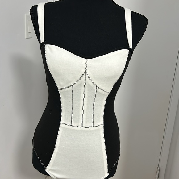 Bathing suit used still gorgeous - Picture 3 of 17